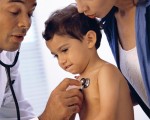 4 mẹo giúp trẻ hết sợ khi gặp bác sĩ